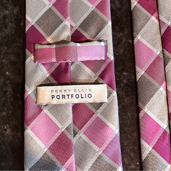 PERRY ELLIS PORTFOLIO Men’s Tie • Lavender & Gray Plaid • 59”L x 3”W - Picture 7 of 8